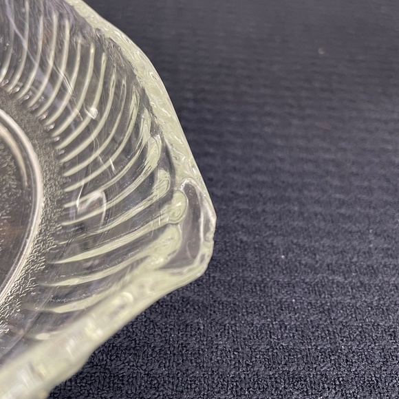 Vintage Clear Glass Hand Juicer Reamer Orange Lemon Citrus Juicer - Large - Picture 8 of 11